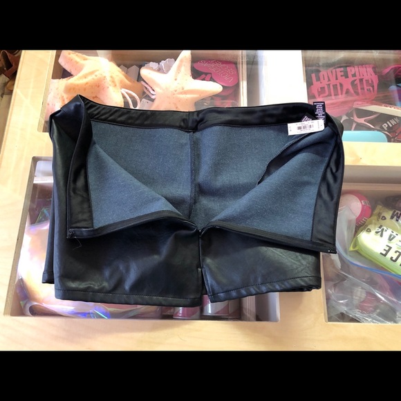 Victoria’s Secret Faux leather Shorts NWOT NOTE 3 small spots shorts are unworn - Picture 6 of 9